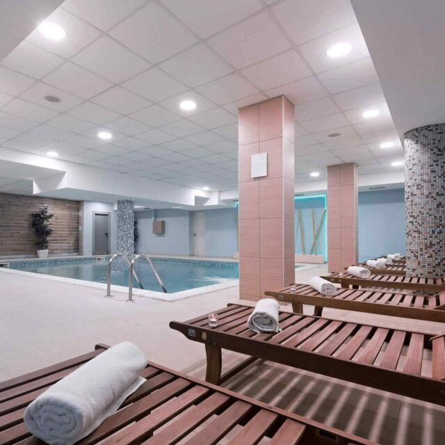 https://winnies.co.za/wp-content/uploads/2018/10/pool-640x640.jpg
