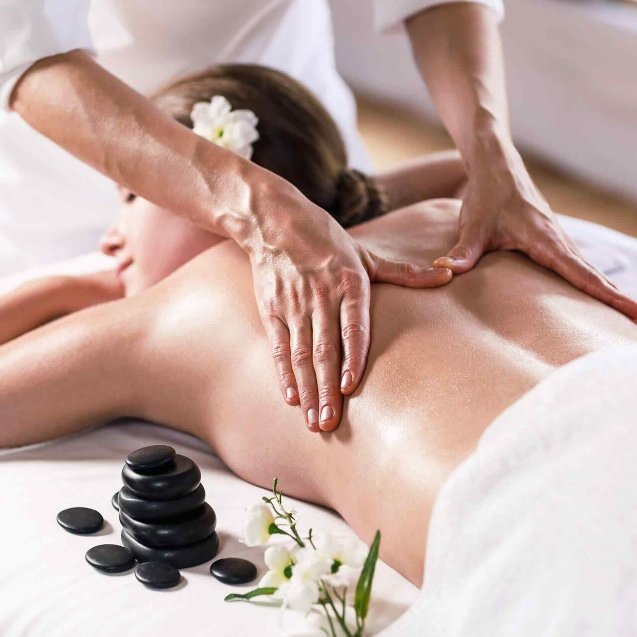 https://winnies.co.za/wp-content/uploads/2018/10/spa-massage-17-1280x1280.jpg